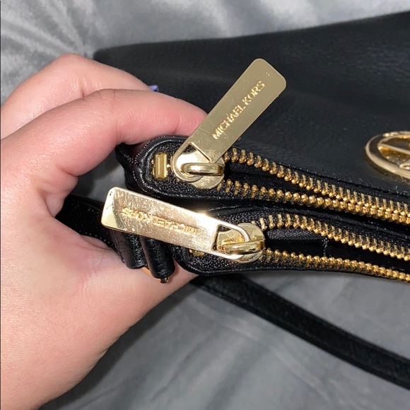 Black Michael Kors crossbody - Picture 6 of 6